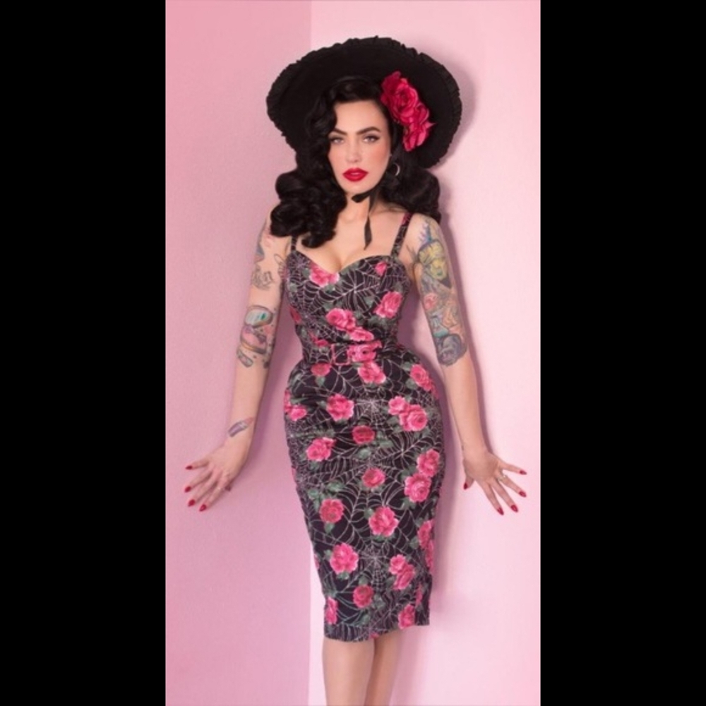 Vixen by Micheline Pitt spider web pink roses wiggle size small